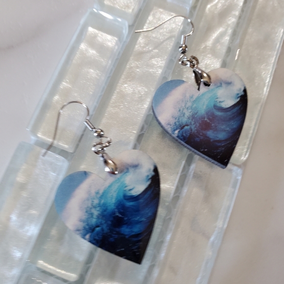Ocean Wave Heart Shape Earrings - Picture 4 of 7